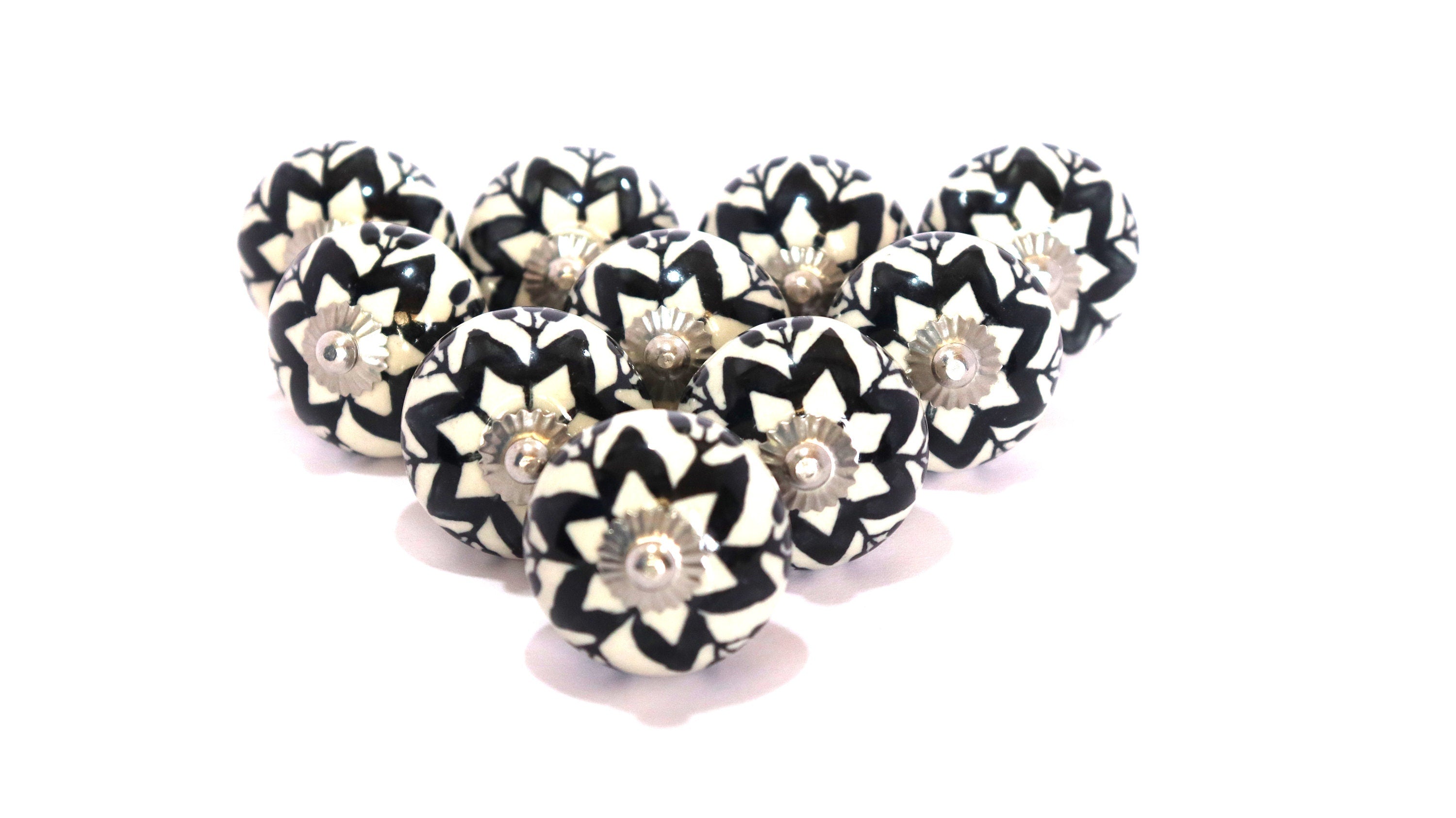 Elegant Black Floral Knobs Set