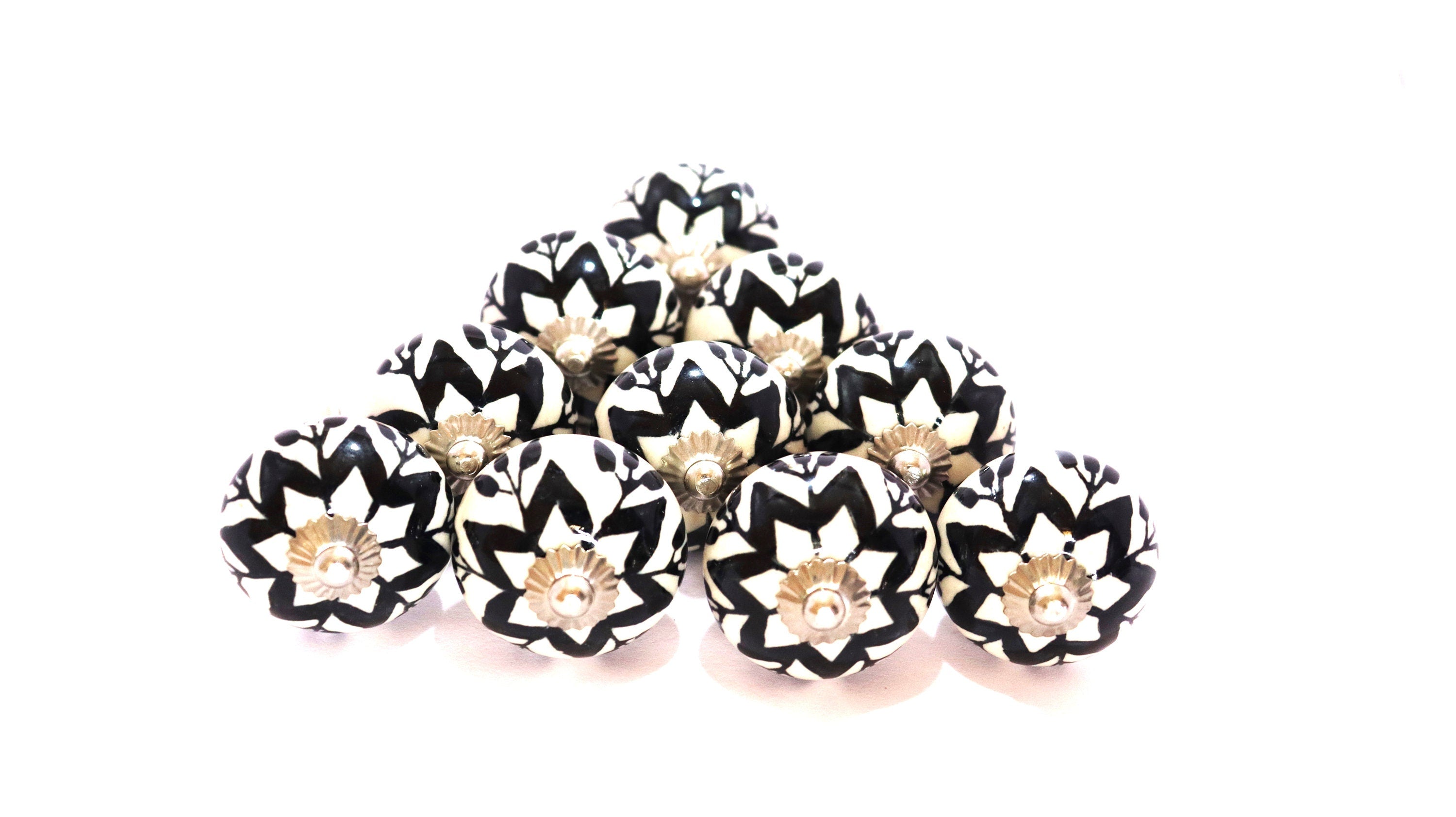 Elegant Black Floral Knobs Set