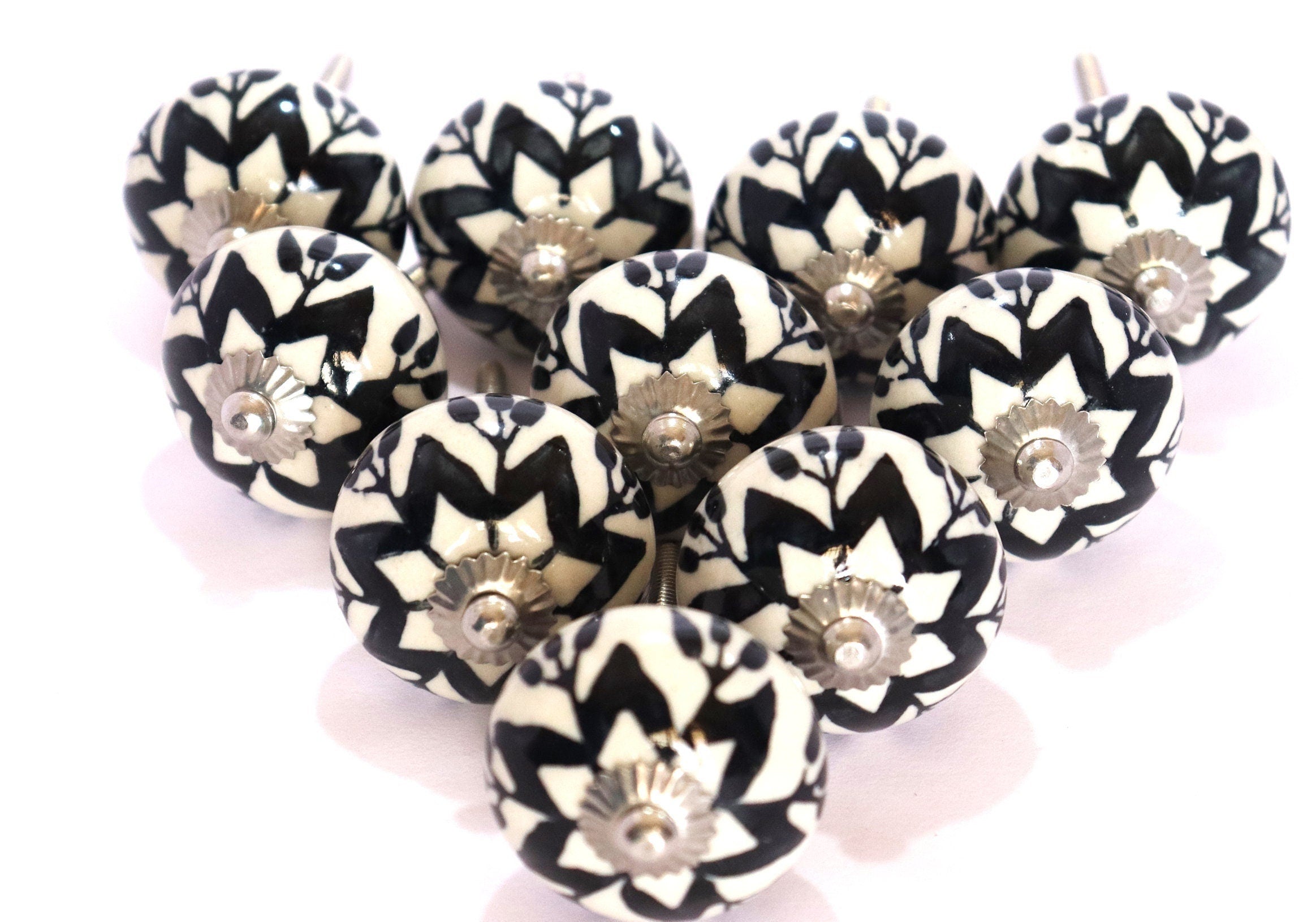 Elegant Black Floral Knobs Set