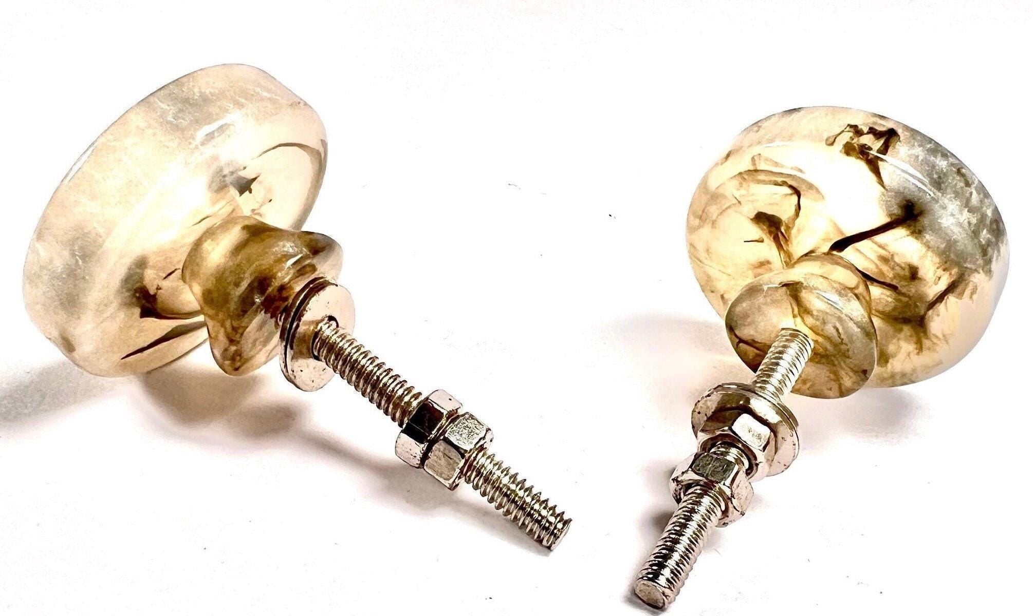 Pick 32 Unique Knobs Today