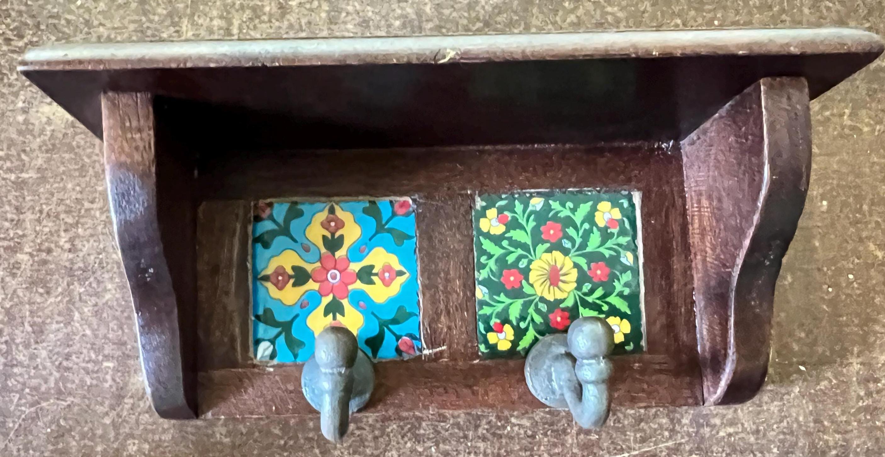Sleek Ceramic Key Rack Decor